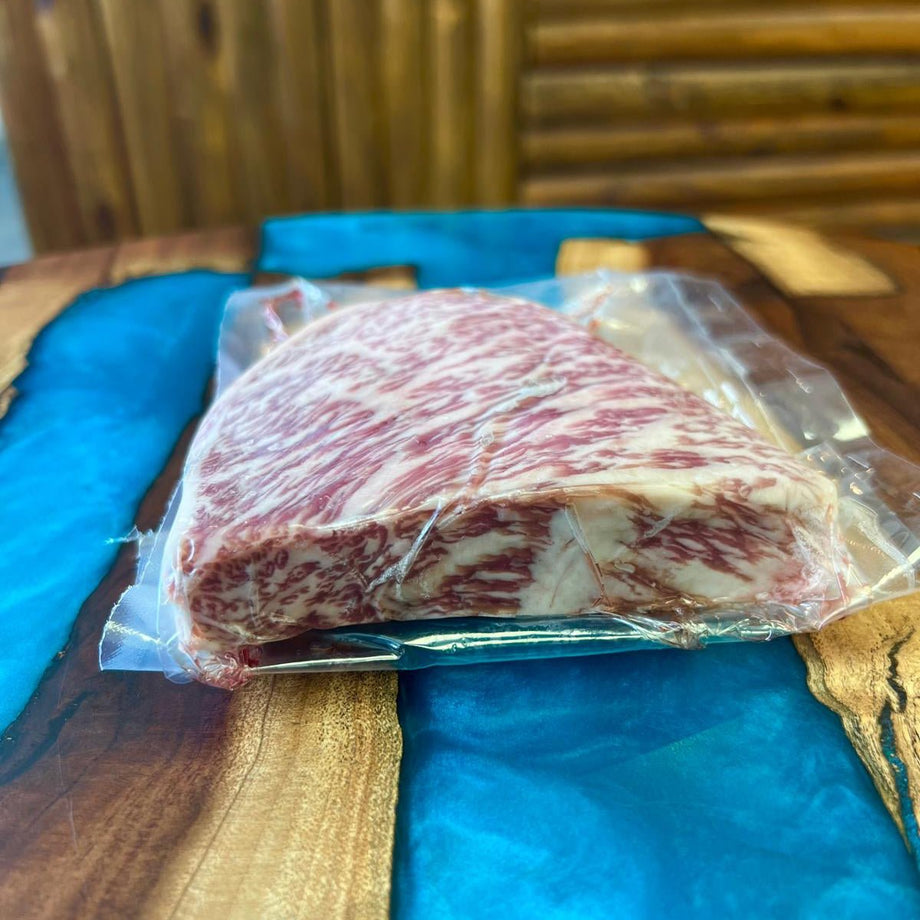 鰻7 ニューヨーク ローストビーフ Japanese A5 Miyazaki Wagyu NY Strip, 6oz Half Cut | Campo Meat